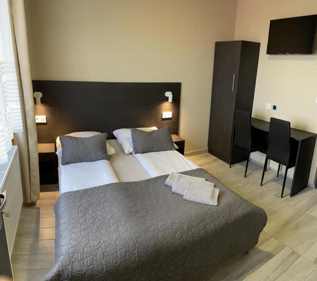 Good Night Noclegi & Strefa Z Sauna I Jacuzzi Ogolnodostepna Lub Na Wylacznosc Czechowice-Dziedzice Buitenkant foto